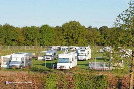 Les emplacements pour camping-cars aux Pays-Bas Le Camping De Peelpoort aux Pays-Bas a un terrain spécialement conçu pour accueillir 12 camping-cars