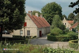 La Forteresse Bourtange à Groningue vous propose des formules d\\\'hébergement uniques dans l\\\'un des 12 logements au sein des murs anciens de la forteresse