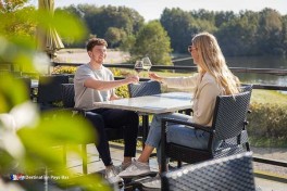 L’hôtel Parkhotel Horst dans le Limbourg néerlandais possède aussi un restaurant agréable caractérisé par une ambiance chaleureuse et impressionnante