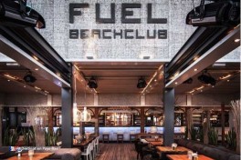 Le pavillon de plage Beachclub Fuel à Bloemendaal aux Pays-Bas