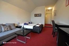 L\\\\\\\\\\\\\\\\\\\\\\\\\\\\\\\'hôtel Waddenweelde Pays-Bas dispose d’un restaurant à la carte avec de grandes terrasses un café un restaurant pizzeria-grill et un glacier