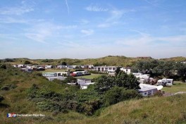 Un camping au milieu des dunes aux Pays-Bas